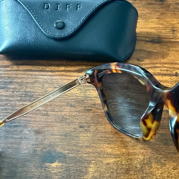 DIFF Bella Polarized Sunglasses - Picture 10 of 13